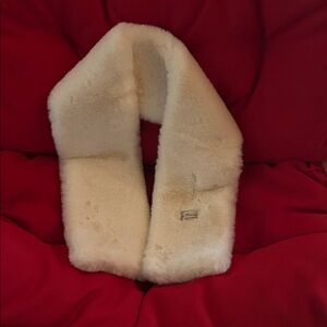 La Fiorentina Plush and supersoft neck Wrap.